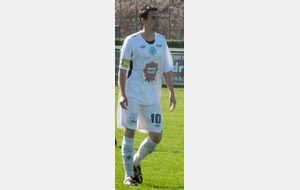 B.H. brillle sur les terrains de Nouvelle-Calédonie