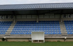 Une tribune aux couleurs du RCRG