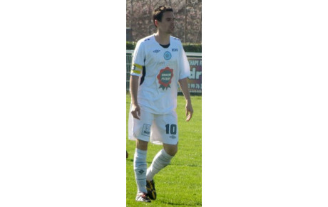 B.H. brillle sur les terrains de Nouvelle-Calédonie